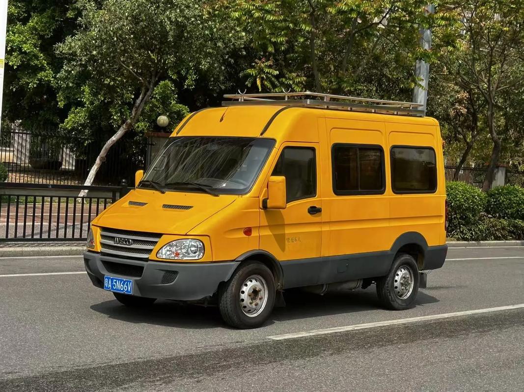 依维柯小型专用客车2015年6座 行驶证注明“小型专用”与“小微型客车”的双重路径与业务合规实战指南